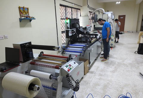 Mesin cetak label perawatan