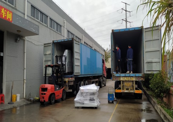 Dua pemuatan kontainer sebelum Liburan Tahun Baru China